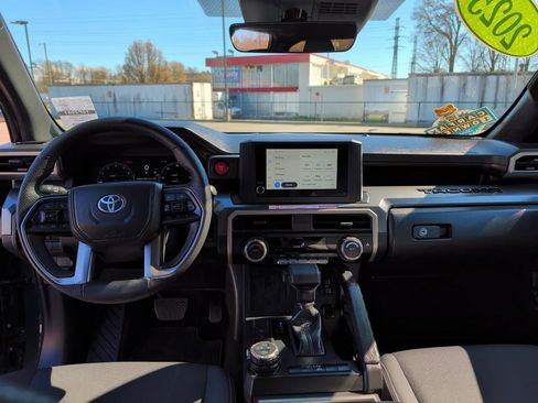 Used 2025 Toyota Tacoma TRD Off-Road image 11