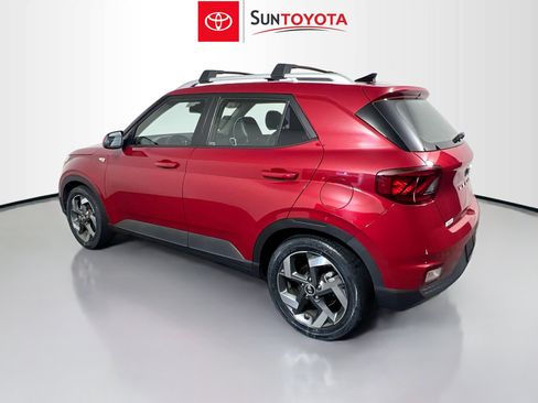 Used 2022 Hyundai Venue Limited FWD image 6