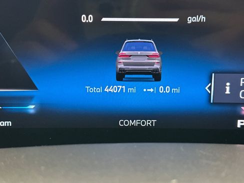 Certified 2025 BMW X7 M60i AWD/4WD image 36