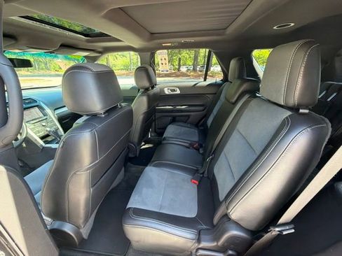 Used 2015 Ford Explorer XLT w/ Equipment Group 202A FWD image 23