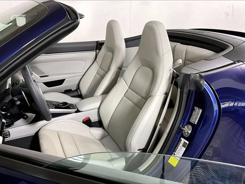 Certified 2022 Porsche 911 Carrera RWD image 5