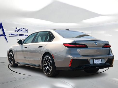 Used 2023 BMW 740i w/ Luxury Rear Seating Package RWD image 2