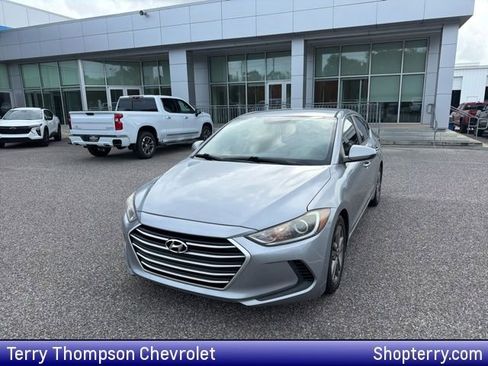 Used 2017 Hyundai Elantra SE FWD image 1