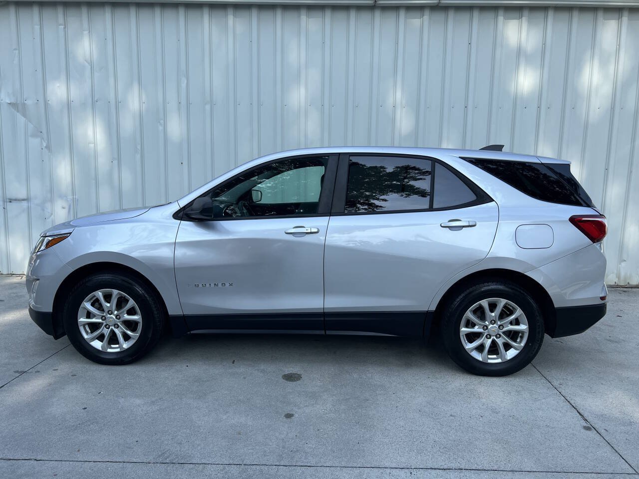 Used 2020 Chevrolet Equinox LS w/ LS Convenience Package FWD image 6