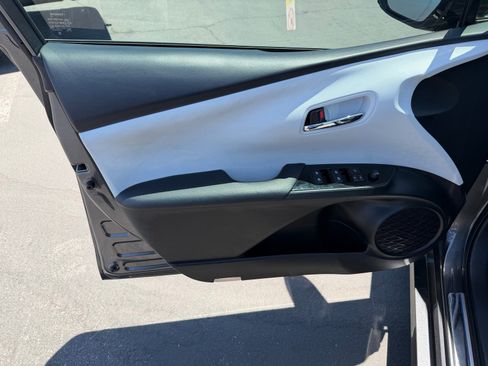 Used 2018 Toyota Prius Prime Advanced w/ Carpet Mat Package FWD image 16