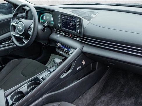 Certified 2025 Hyundai Elantra Blue image 27