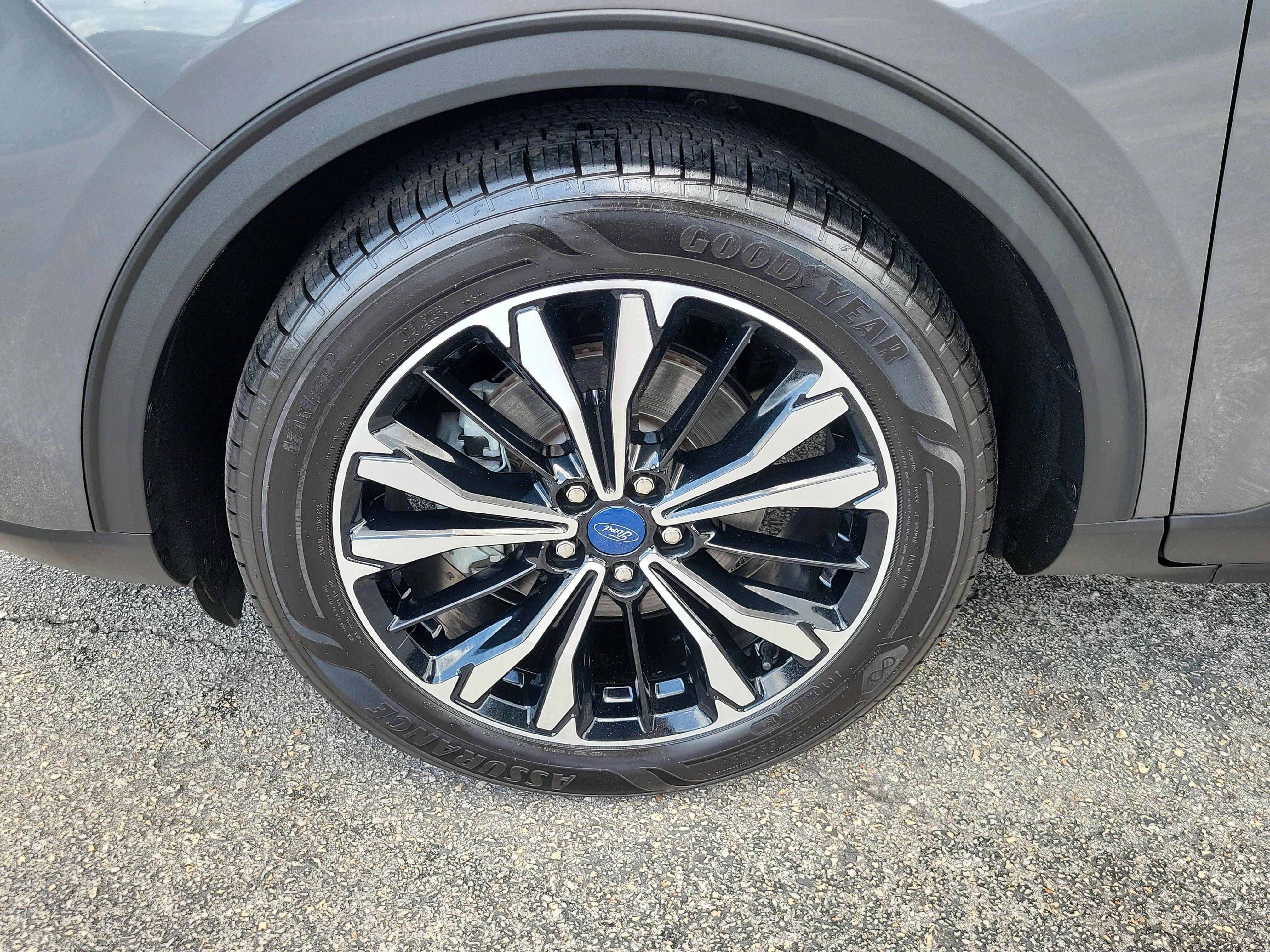 Certified 2021 Ford Escape SE w/ SE Sport Appearance Package FWD image 5