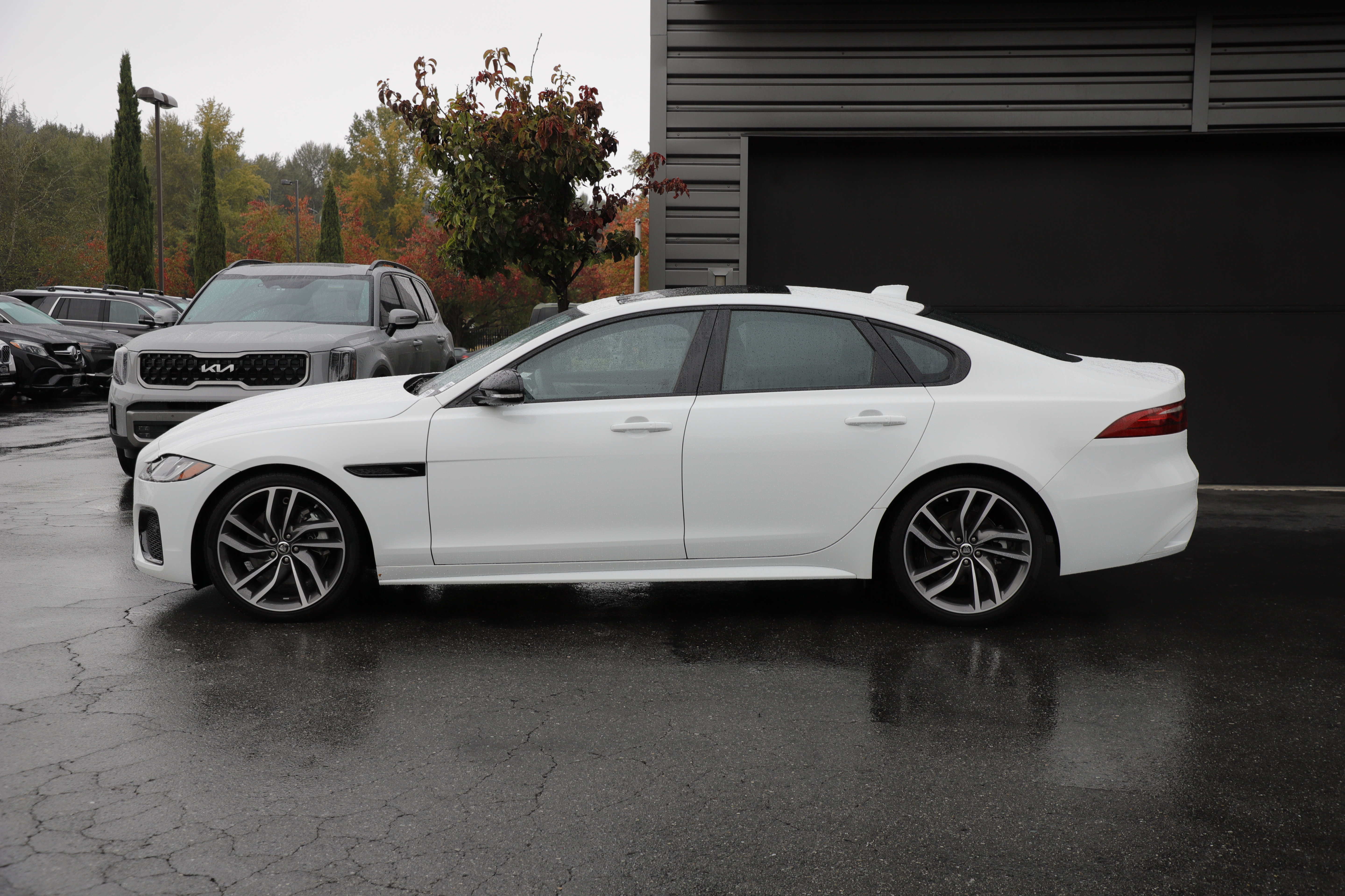 Used 2024 Jaguar XF R-Dynamic SE AWD/4WD image 5
