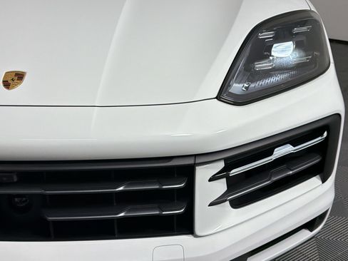 Certified 2026 Porsche Cayenne AWD/4WD image 12