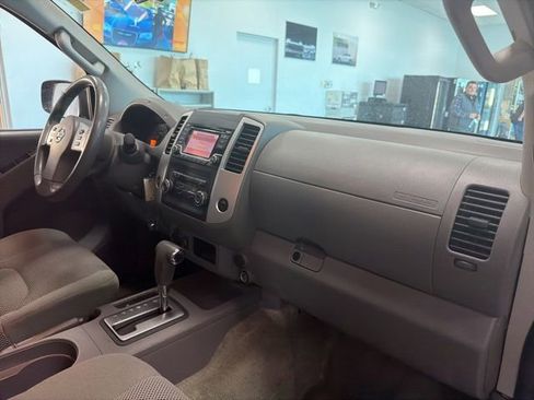 Used 2016 Nissan Frontier SV image 27