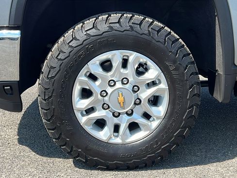 Used 2024 Chevrolet Silverado 2500 LTZ w/ LTZ Convenience Package AWD/4WD image 11