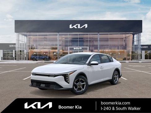 New 2026 Kia K4 LXS image 1