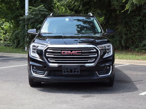 Used 2024 GMC Terrain SLT AWD/4WD image 3