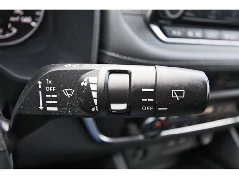 Used 2025 Nissan Rogue SV FWD image 15