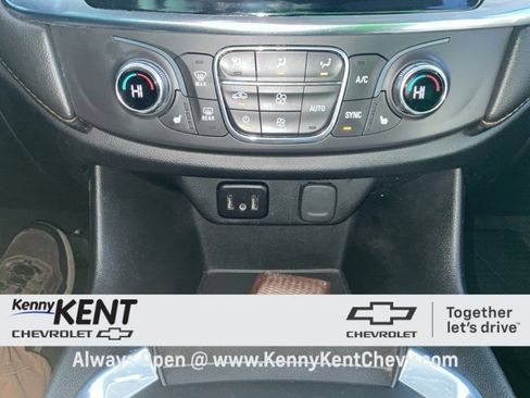 Used 2019 Chevrolet Traverse LT image 28