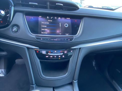 Used 2017 Cadillac XT5 Luxury w/ Driver Awareness Package image 32