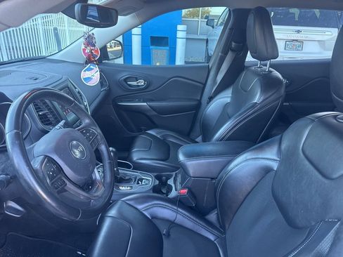 Used 2019 Jeep Cherokee Latitude Plus w/ Comfort/Convenience Group image 13