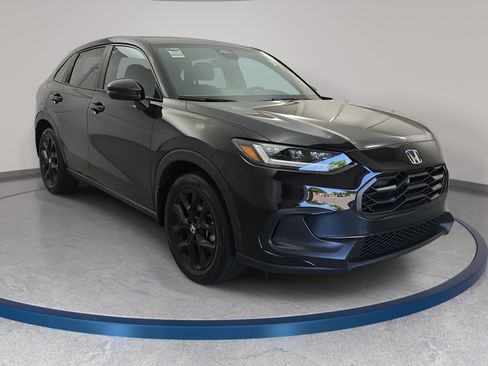 Certified 2025 Honda HR-V Sport image 3
