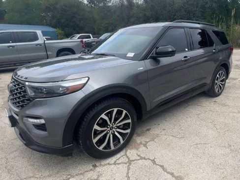 Used 2022 Ford Explorer ST-Line w/ Class IV Trailer Tow Package image 4