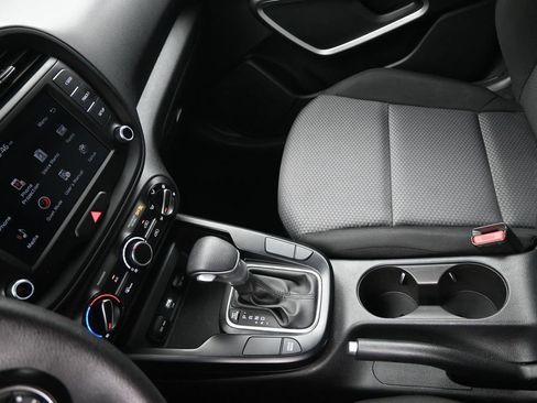 Used 2025 Kia Soul LX w/ LX Technology Package FWD image 18