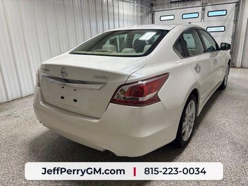 Used 2013 Nissan Altima 3.5 SV w/ Navigation Pkg FWD image 3
