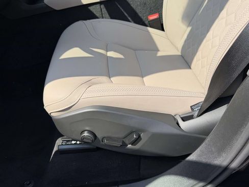 New 2026 Volvo XC90 B6 Plus w/ Protection Package Premier AWD/4WD image 16