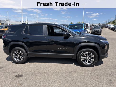 Used 2025 Chevrolet Equinox LT FWD image 12