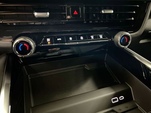 New 2026 Chevrolet Suburban LS AWD/4WD image 17