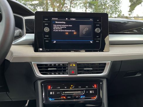 Used 2025 Volkswagen Taos SE image 21