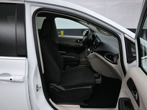 Used 2023 Chrysler Voyager LX image 54