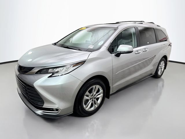 Used 2024 Toyota Sienna Limited AWD/4WD image 3