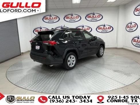 Used 2019 Toyota RAV4 LE FWD image 6