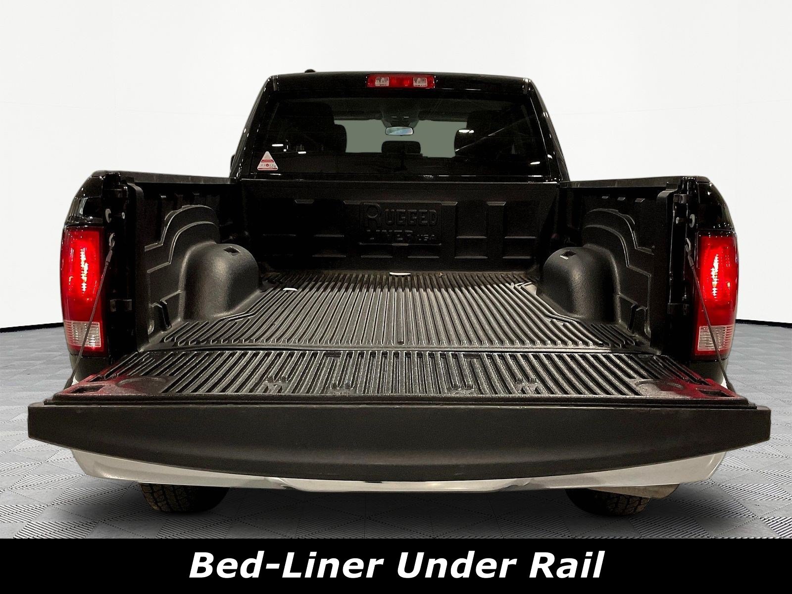 Used 2024 RAM 1500 Classic SLT AWD/4WD image 7