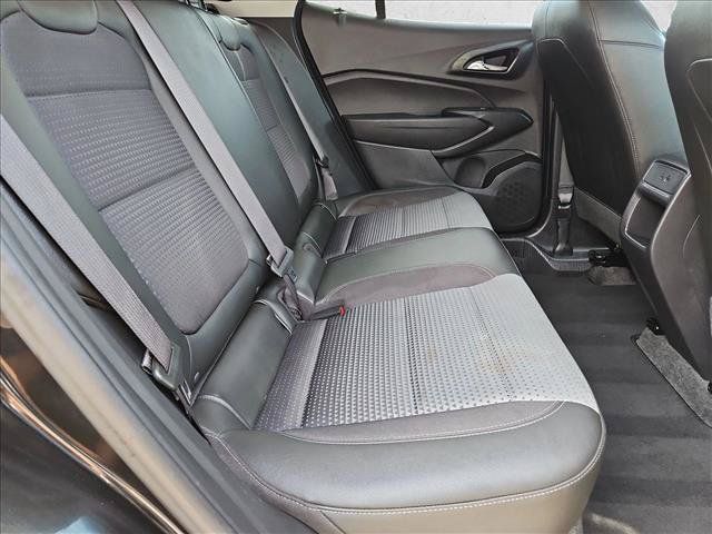 Used 2025 Chevrolet Trax LT FWD image 18