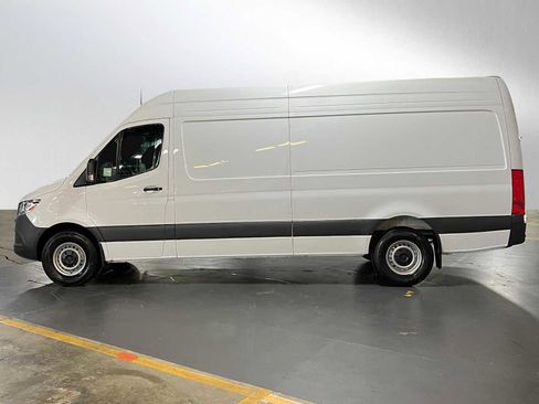 Used 2025 Mercedes-Benz Sprinter 2500 image 6