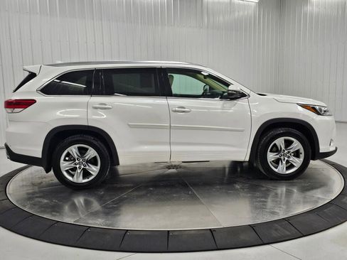 Used 2017 Toyota Highlander Limited AWD/4WD image 6