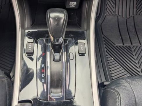 Used 2017 Honda Accord Touring image 40