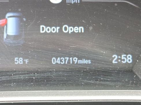 Used 2022 Honda CR-V Touring image 5