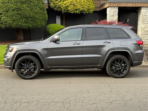 Used 2020 Jeep Grand Cherokee Altitude AWD/4WD image 2