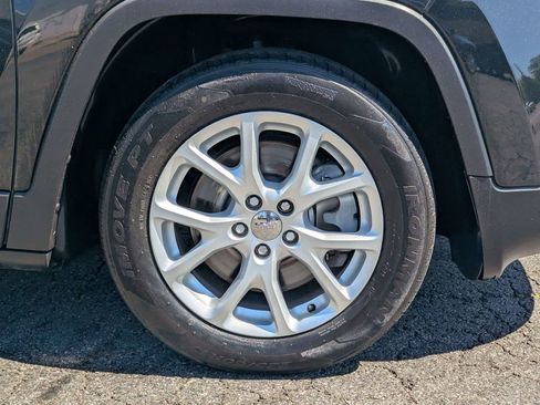 Used 2016 Jeep Cherokee Latitude w/ Comfort/Convenience Group FWD image 12