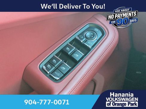 Used 2023 Porsche Macan S AWD/4WD image 25