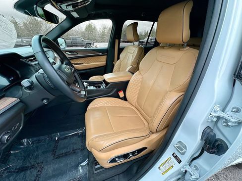 Used 2022 Jeep Grand Cherokee Summit AWD/4WD image 29