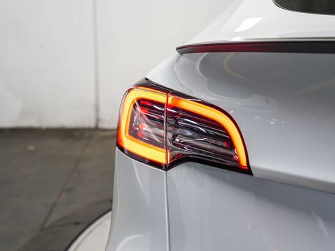 Used 2020 Tesla Model Y Performance AWD/4WD image 11
