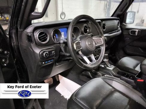 Used 2023 Jeep Wrangler Unlimited Sahara w/ Cold Weather Group AWD/4WD image 31