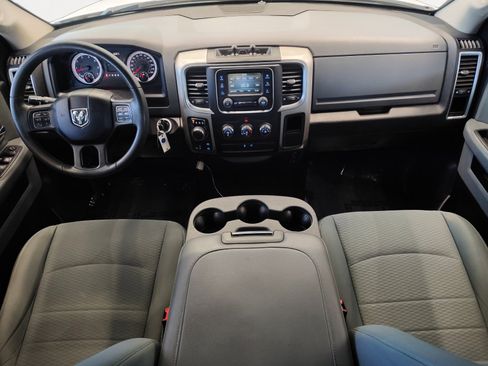 Used 2020 RAM 1500 Classic SLT AWD/4WD image 3