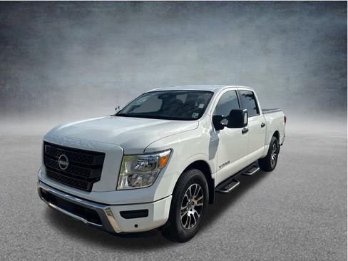 Used 2024 Nissan Titan SV w/ SV Convenience Package RWD image 3