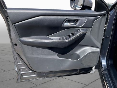 Used 2025 Nissan Rogue SV FWD image 20