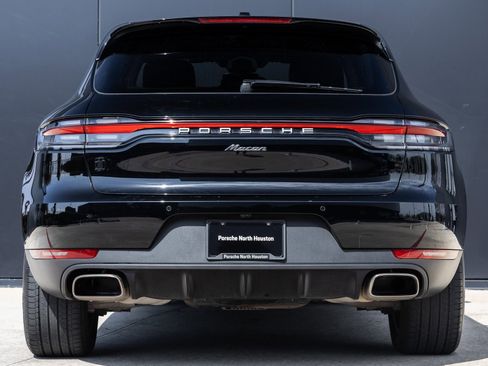 Certified 2021 Porsche Macan image 10