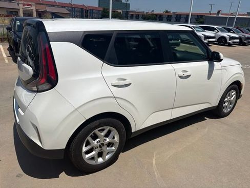 Used 2023 Kia Soul S FWD image 4