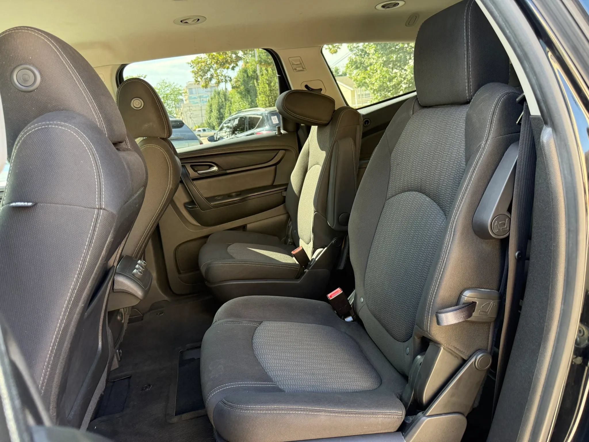Used 2017 Chevrolet Traverse LT w/ Style and Technology Package AWD/4WD image 14